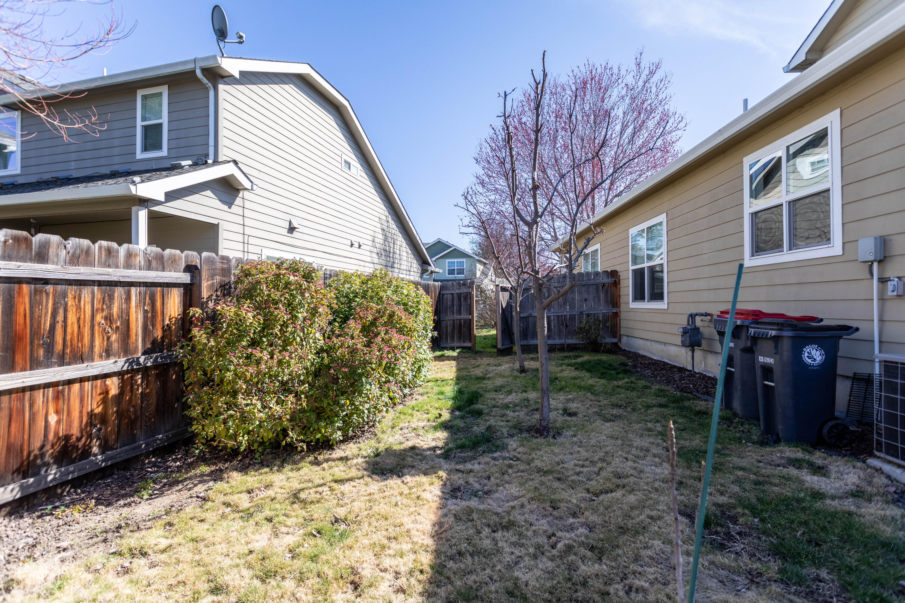 1012 Megan Lane Phoenix, OR 97535 - Photo 32 of 35 1-2
