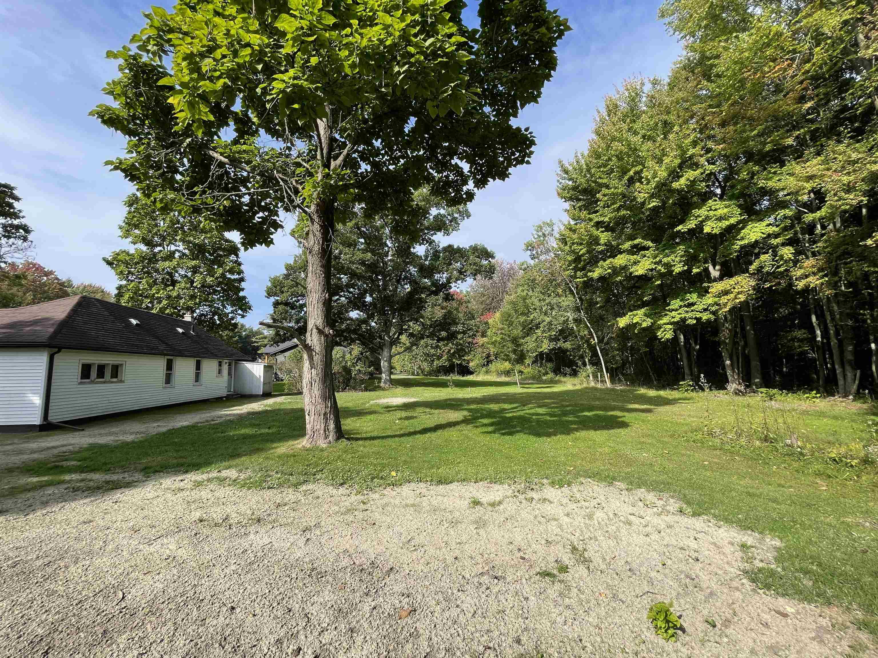 2437 East Ashby Road Midland, MI 48640 - Photo 5 of 41 1916098-4.JPG