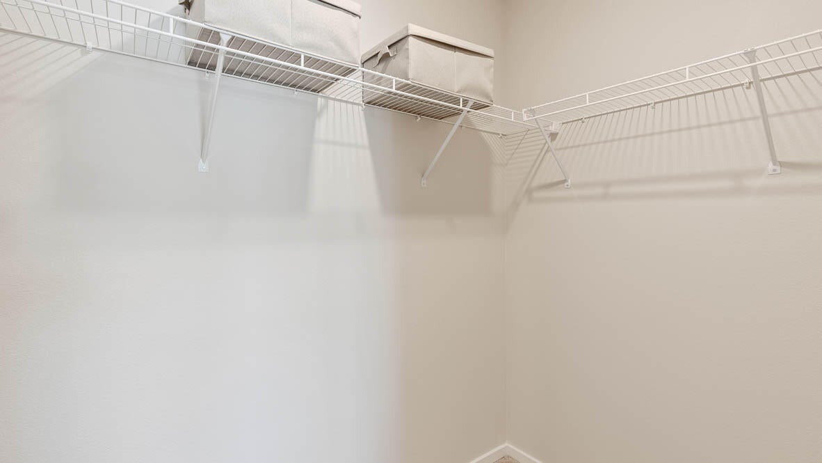 61175 Southeast Splendor Lane Bend, OR 97702 - Photo 29 of 35 029 walk in closet
