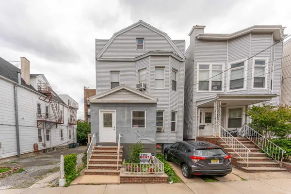 $3,300 | 66 46th Street, Weehawken, NJ 07086