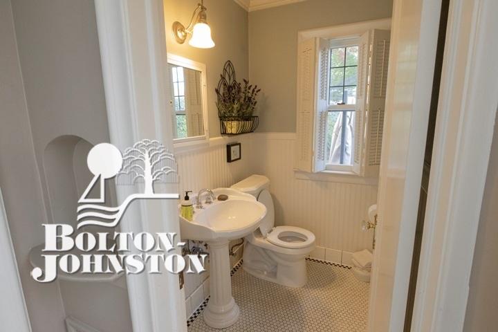 438 Roland Road Grosse Pointe, MI 48236 - Photo 17 of 33 1st Floor Lav