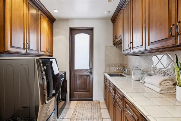 $13,199,000 | 215 South Poinsettia Avenue, Manhattan Beach, CA 90266