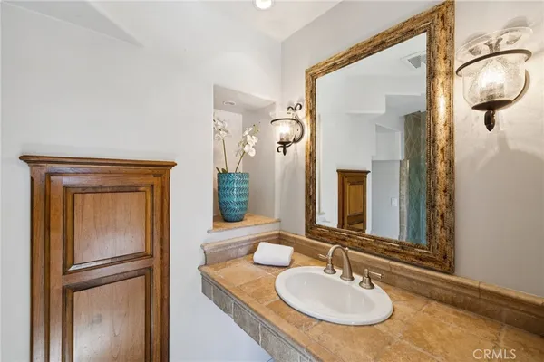 $13,199,000 | 215 South Poinsettia Avenue, Manhattan Beach, CA 90266
