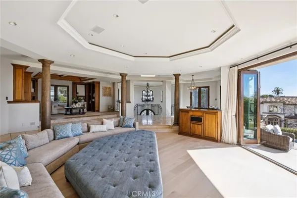 $13,199,000 | 215 South Poinsettia Avenue, Manhattan Beach, CA 90266