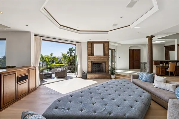 $13,199,000 | 215 South Poinsettia Avenue, Manhattan Beach, CA 90266