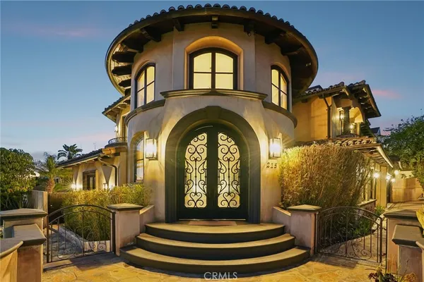 $13,199,000 | 215 South Poinsettia Avenue, Manhattan Beach, CA 90266