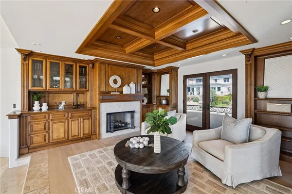 $13,199,000 | 215 South Poinsettia Avenue, Manhattan Beach, CA 90266