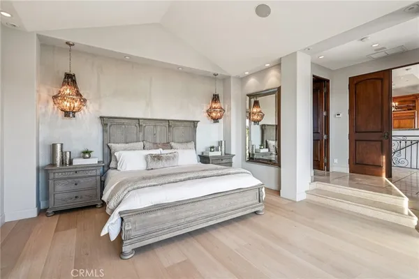 $13,199,000 | 215 South Poinsettia Avenue, Manhattan Beach, CA 90266