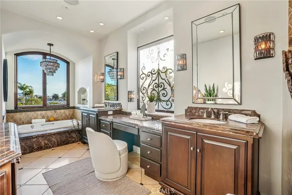 $13,199,000 | 215 South Poinsettia Avenue, Manhattan Beach, CA 90266