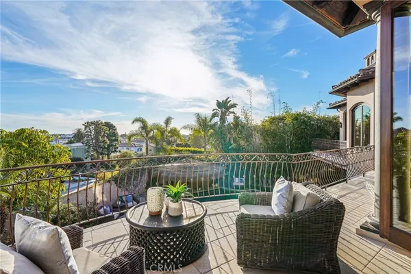 $13,199,000 | 215 South Poinsettia Avenue, Manhattan Beach, CA 90266