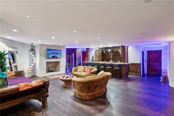 $13,199,000 | 215 South Poinsettia Avenue, Manhattan Beach, CA 90266