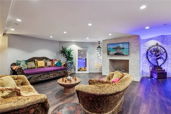 $13,199,000 | 215 South Poinsettia Avenue, Manhattan Beach, CA 90266