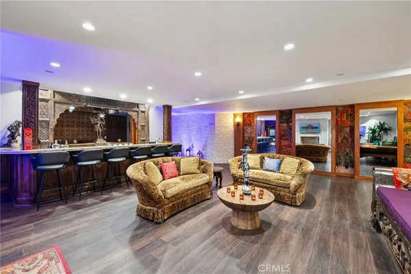 $13,199,000 | 215 South Poinsettia Avenue, Manhattan Beach, CA 90266