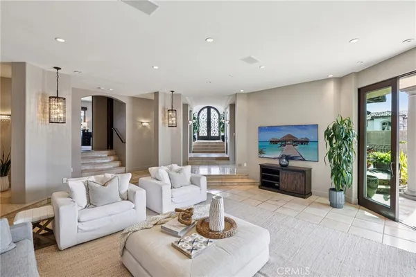 $13,199,000 | 215 South Poinsettia Avenue, Manhattan Beach, CA 90266
