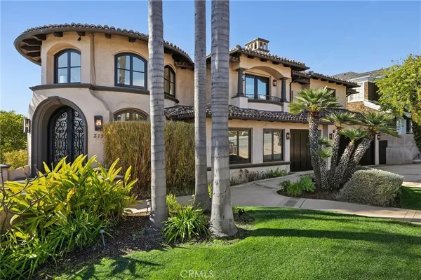 $13,199,000 | 215 South Poinsettia Avenue, Manhattan Beach, CA 90266
