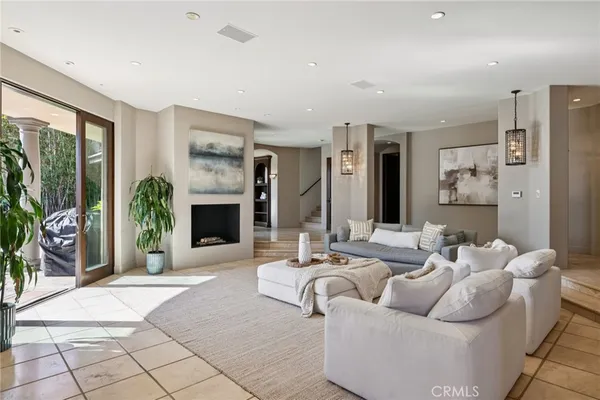 $13,199,000 | 215 South Poinsettia Avenue, Manhattan Beach, CA 90266