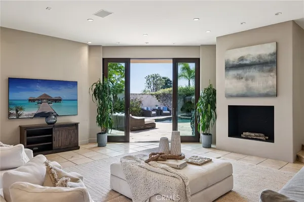 $13,199,000 | 215 South Poinsettia Avenue, Manhattan Beach, CA 90266