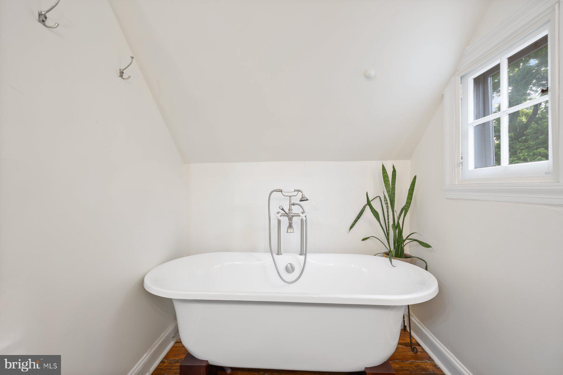 2307 Church Road Bowie, MD 20721 - Photo 34 of 89 Primary bathroom soaking tub