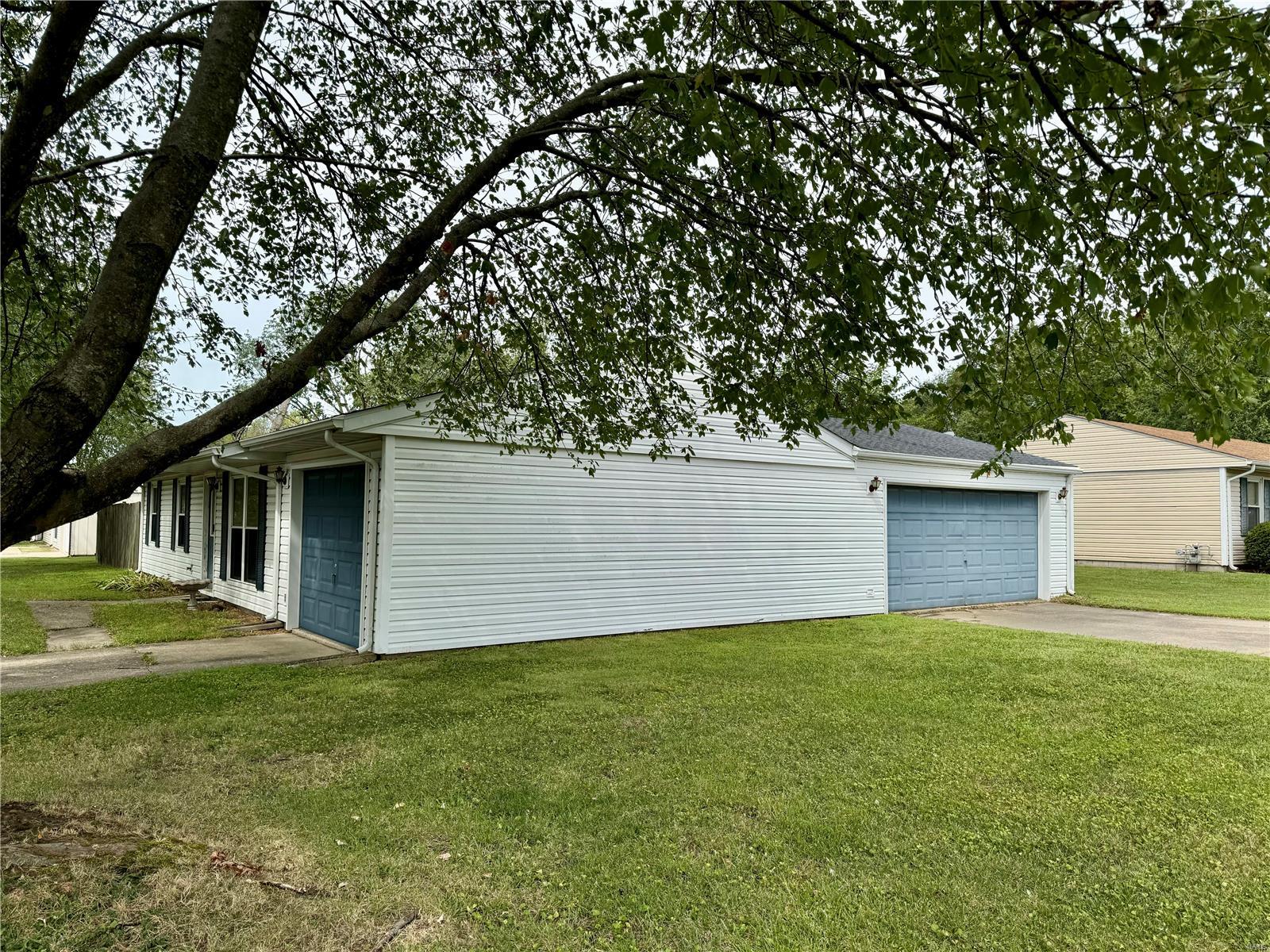 411 Eagles Way Troy, IL 62294 - Photo 3 of 13