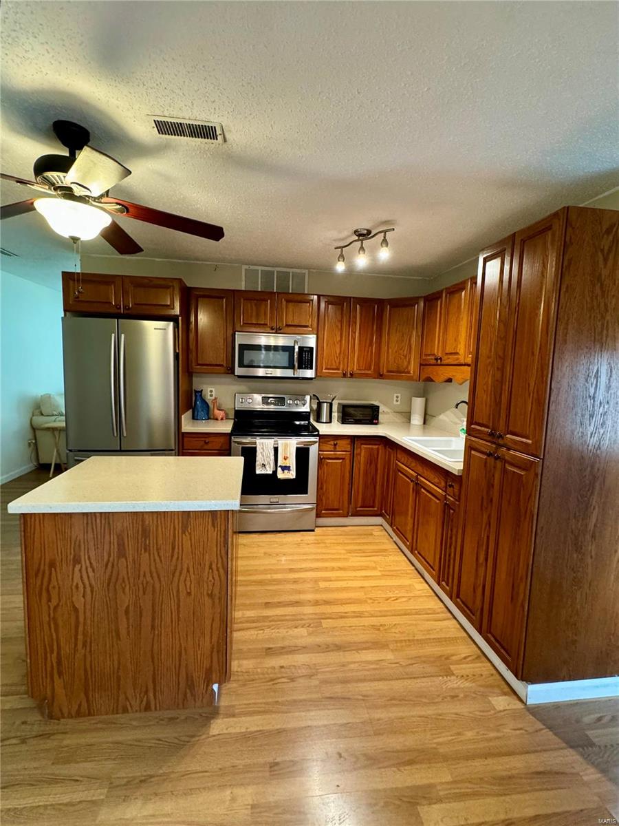 411 Eagles Way Troy, IL 62294 - Photo 10 of 13