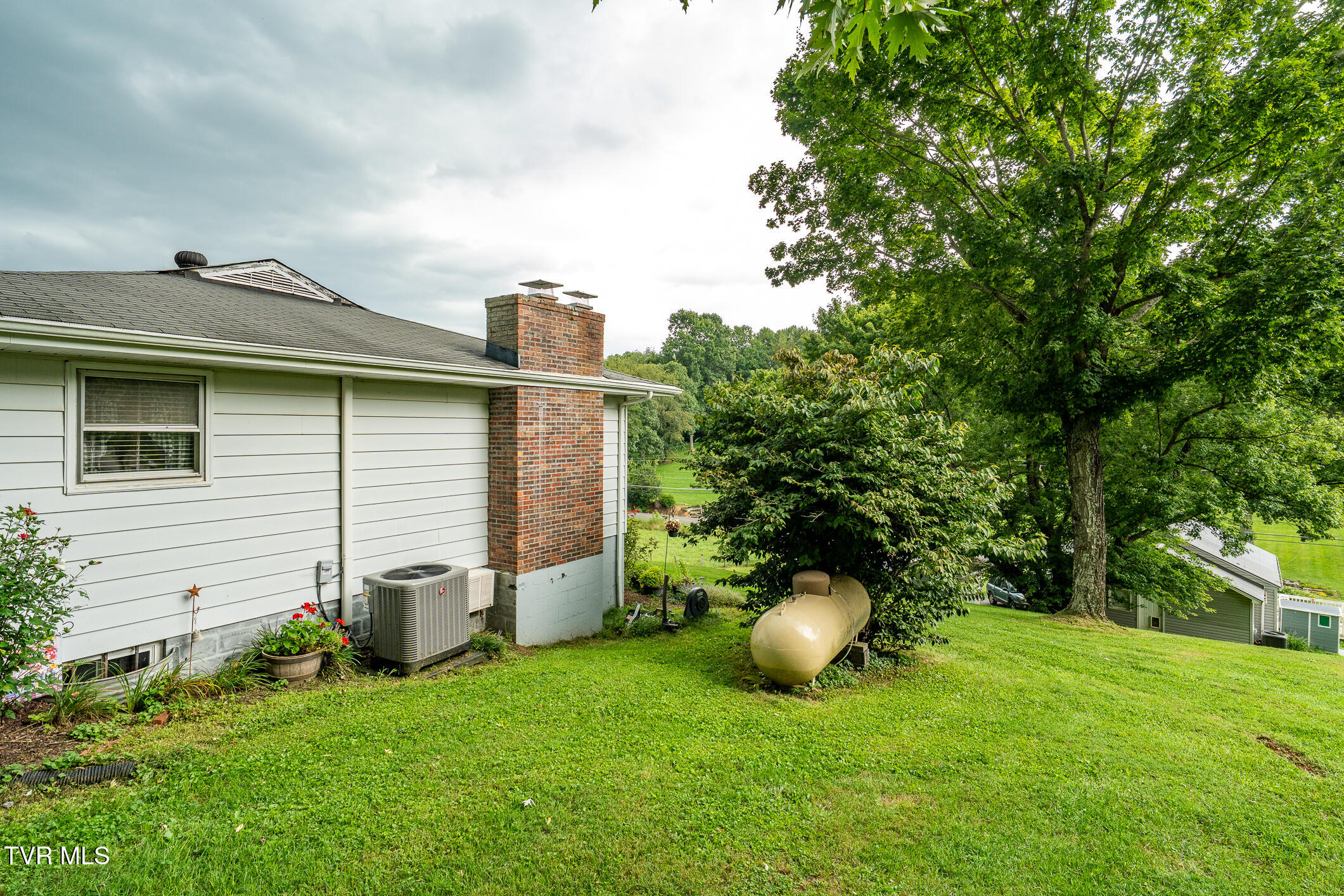 8589 Reedy Creek Road Bristol, VA 24202 - Photo 14 of 37 8589 Reedy Creek Rd (22 of 58)