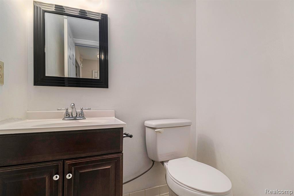 4670 Covington Court Rochester, MI 48306 - Photo 33 of 39