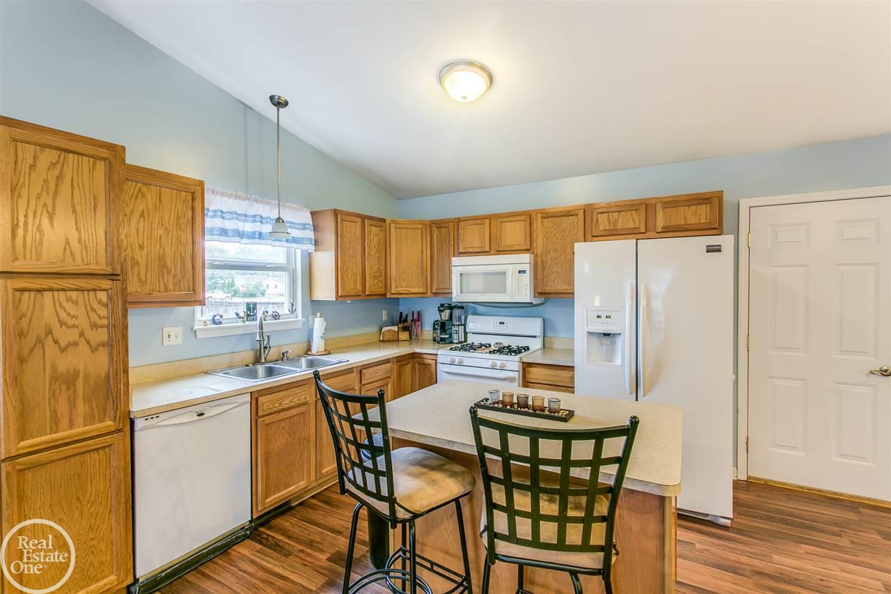 1020 Minnesota Road Port Huron, MI 48060 - Photo 7 of 31 31296462-6.JPG