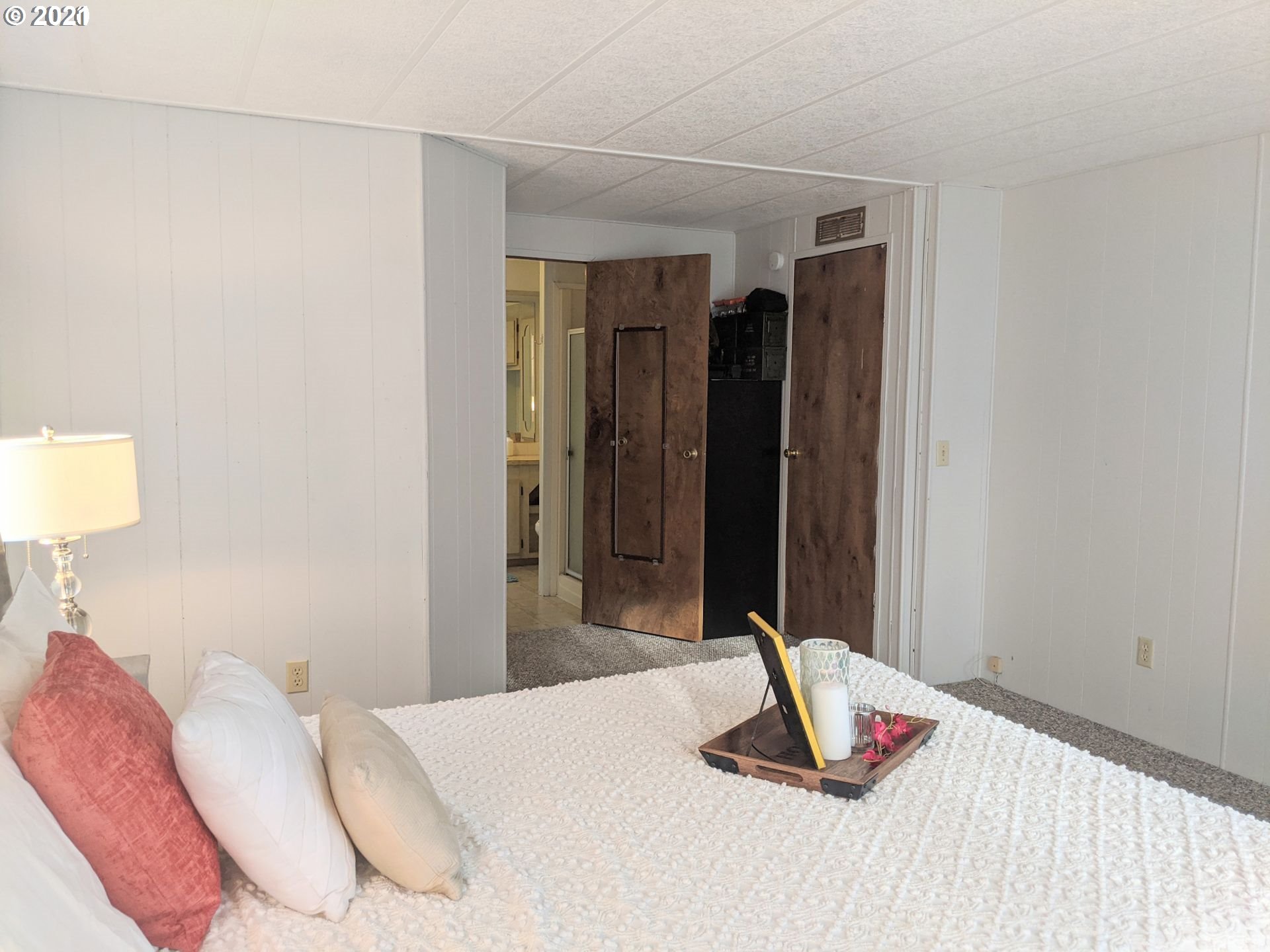 565 Eastside Road Hood River, OR 97031 - Photo 14 of 28 a bedroom with a bed and a dresser