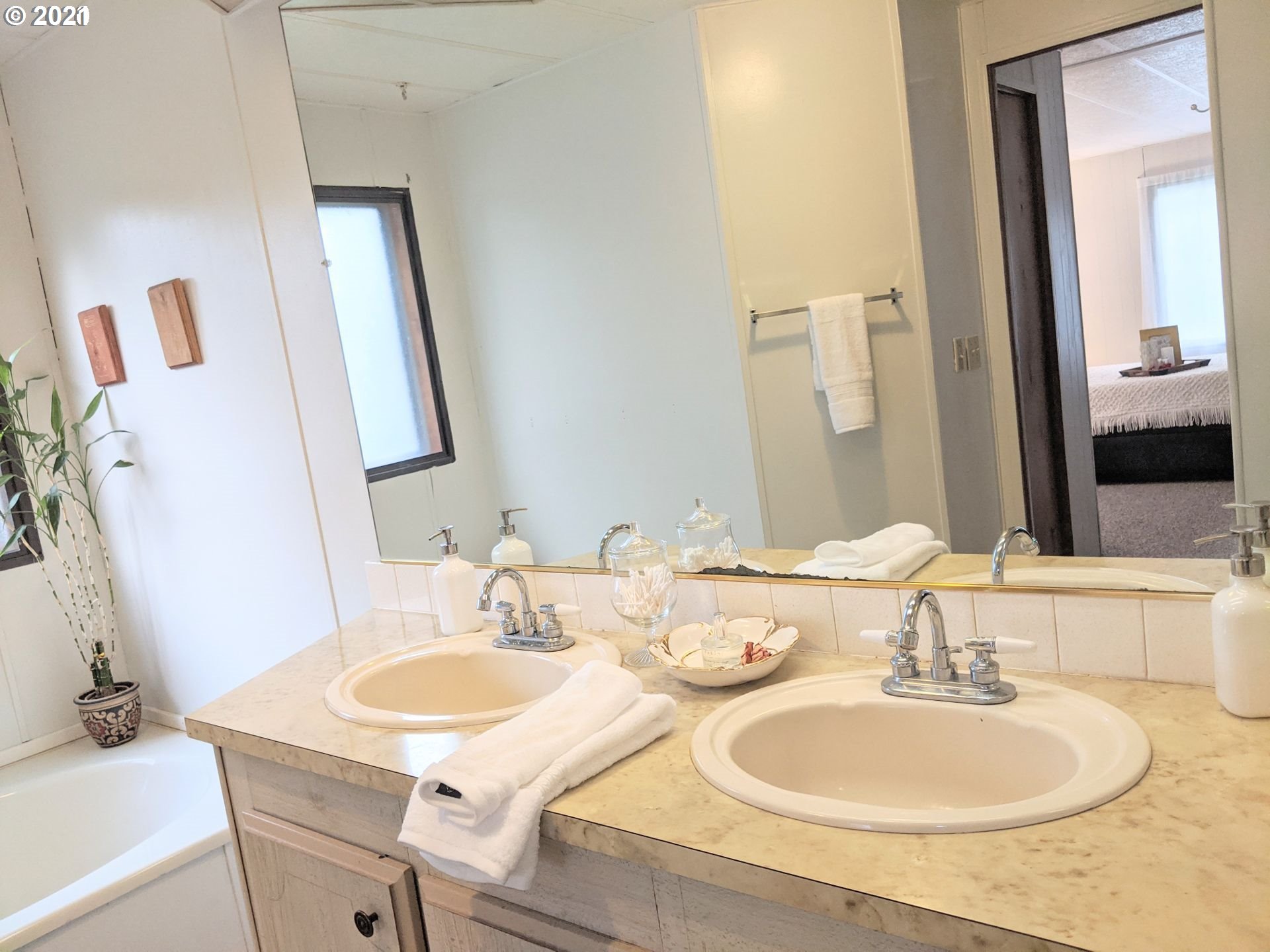 565 Eastside Road Hood River, OR 97031 - Photo 15 of 28 a bathroom with a sink and a mirror