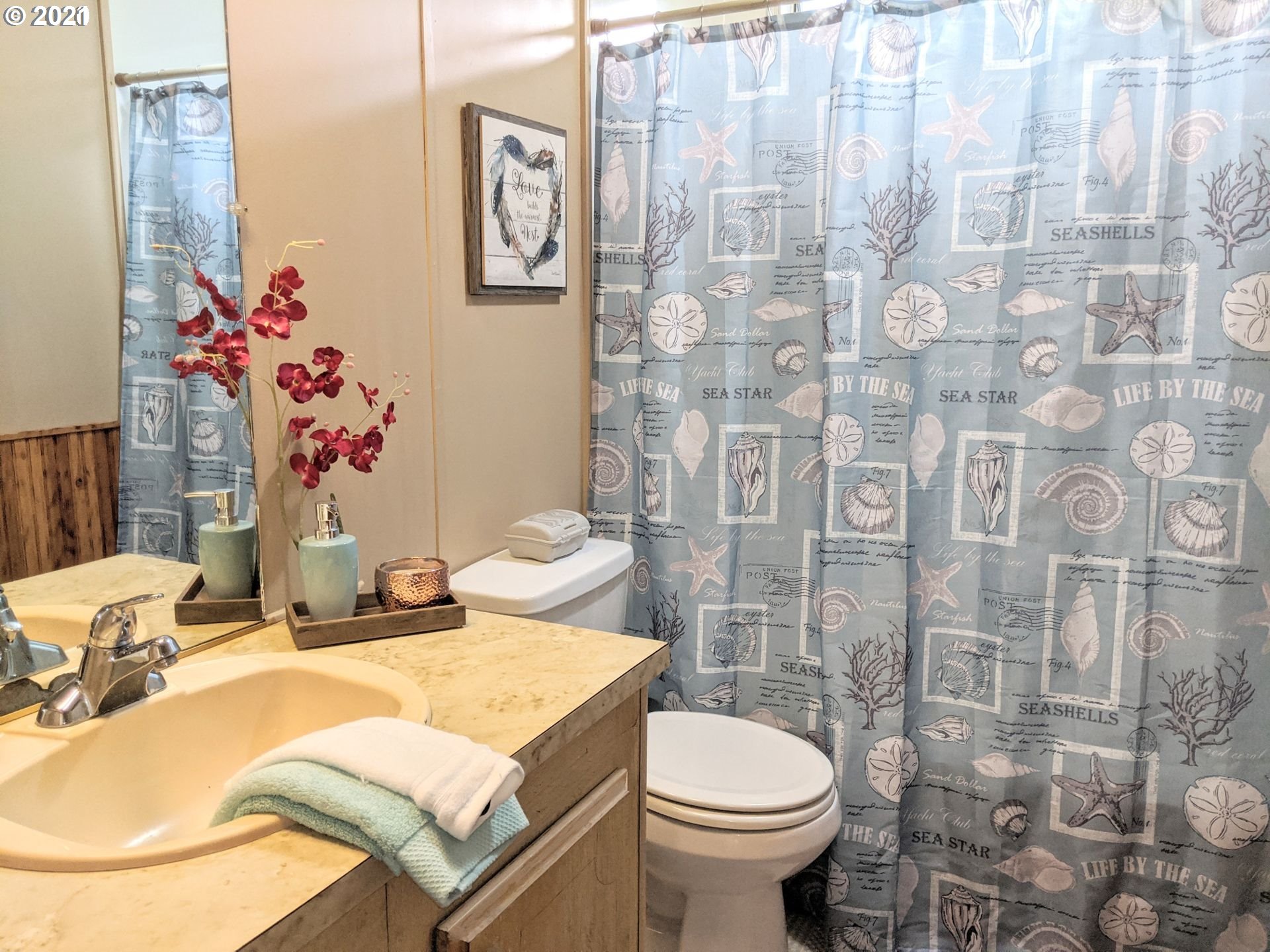 565 Eastside Road Hood River, OR 97031 - Photo 21 of 28 a bathroom with a sink toilet and shower