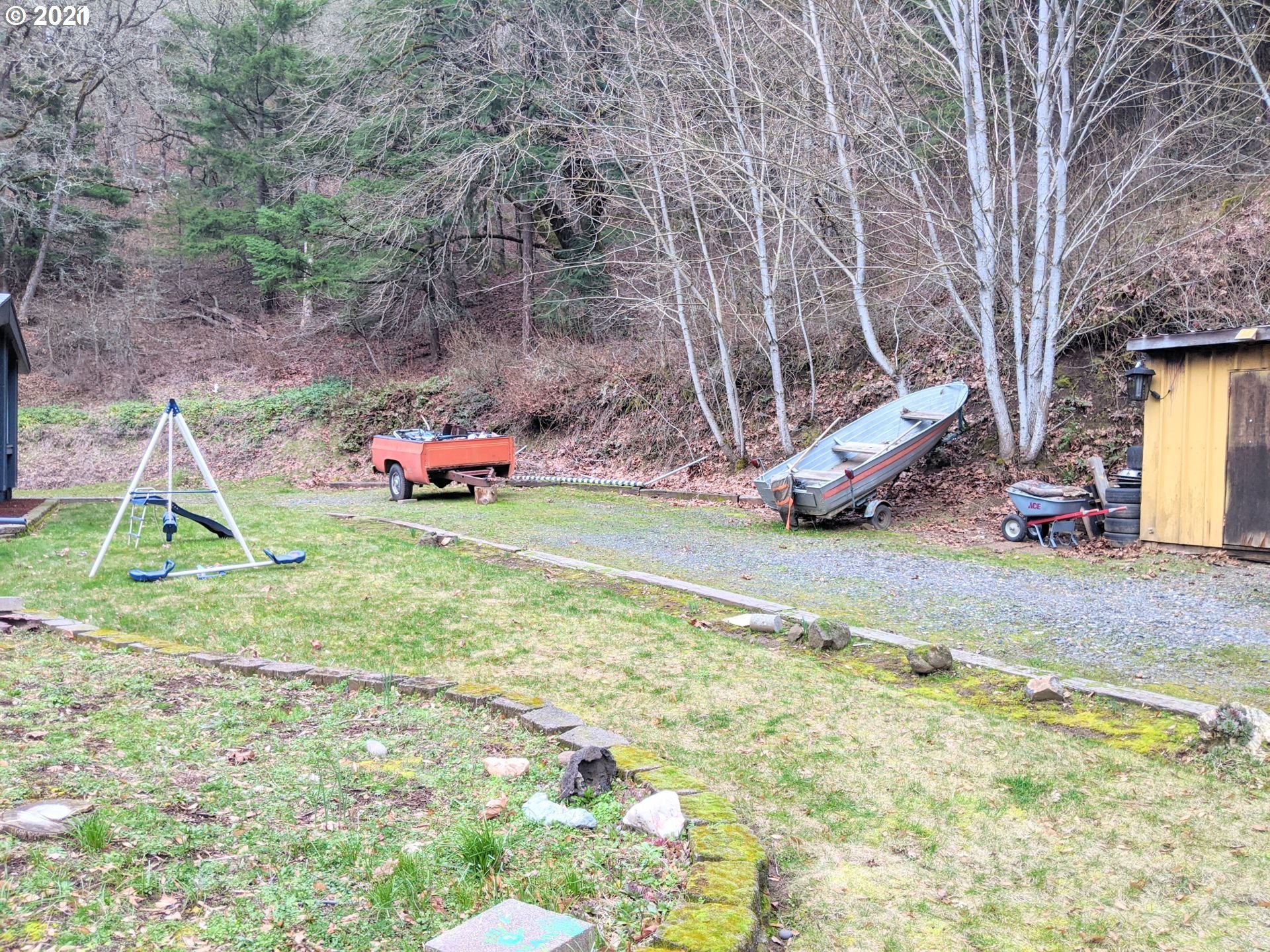565 Eastside Road Hood River, OR 97031 - Photo 27 of 28 a view of a backyard with swimming pool