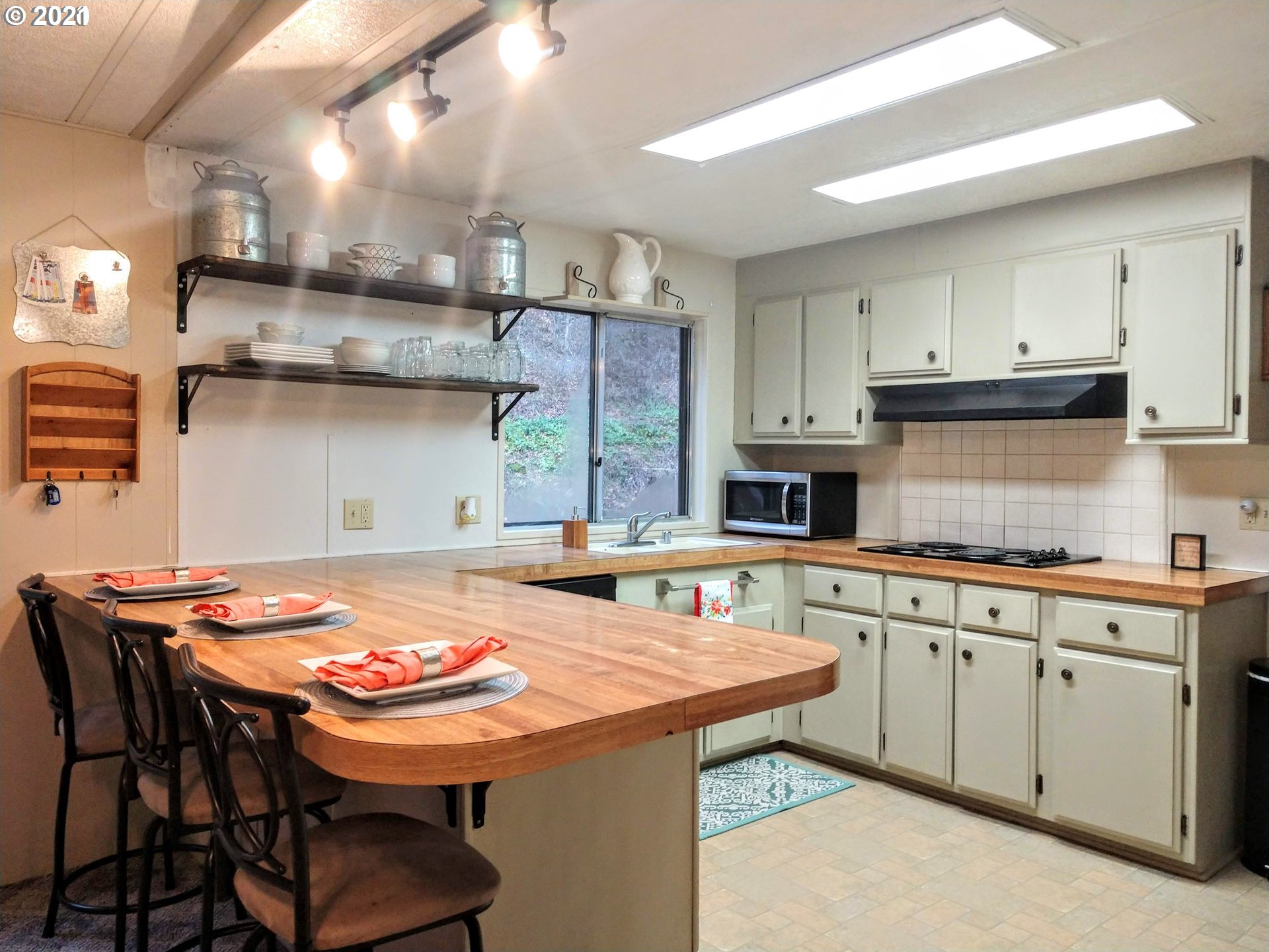 565 Eastside Road Hood River, OR 97031 - Photo 6 of 28 a kitchen with a table and chairs in it