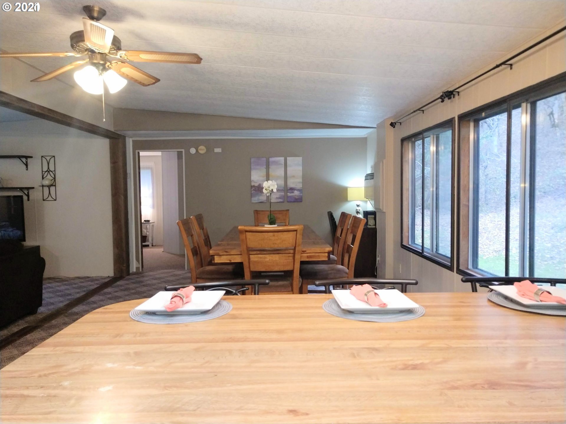 565 Eastside Road Hood River, OR 97031 - Photo 10 of 28 a living room with furniture