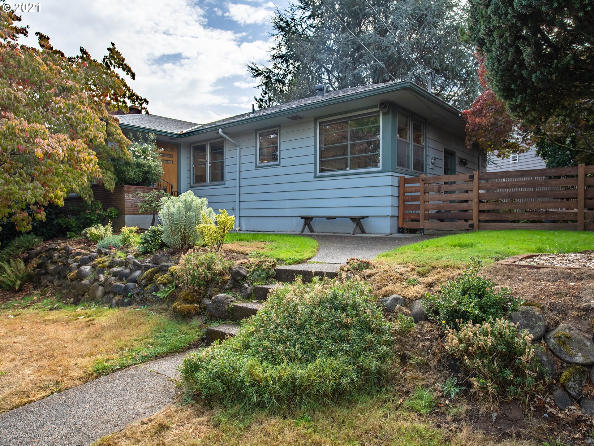 4434 Southwest Valona Way Portland, OR 97219 - Photo 2 of 31 Gallery Image 2