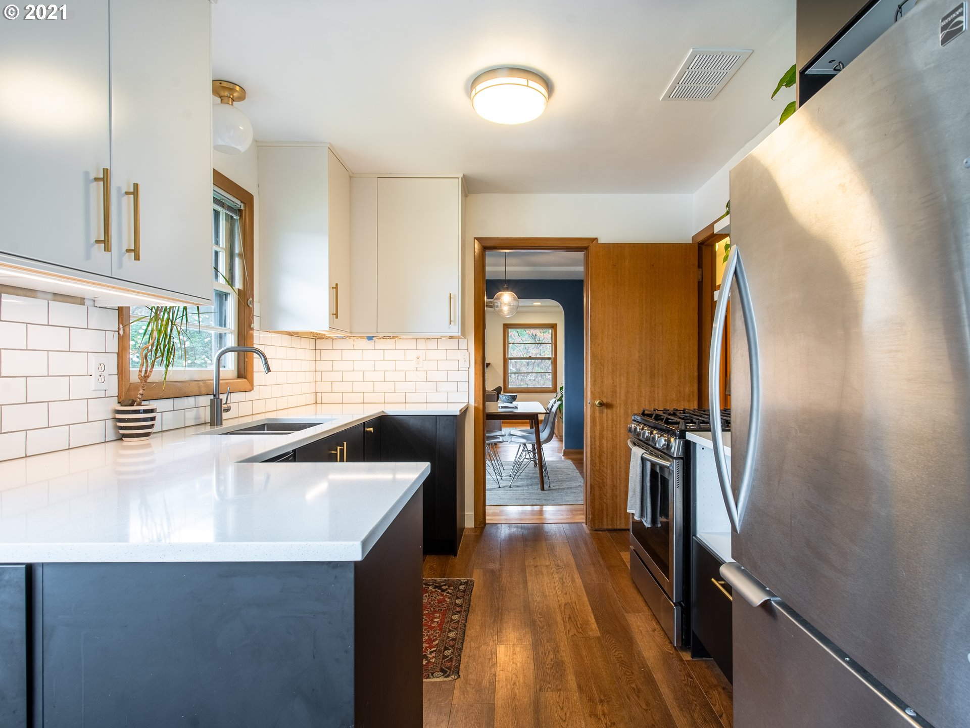 4434 Southwest Valona Way Portland, OR 97219 - Photo 16 of 31 Gallery Image 16