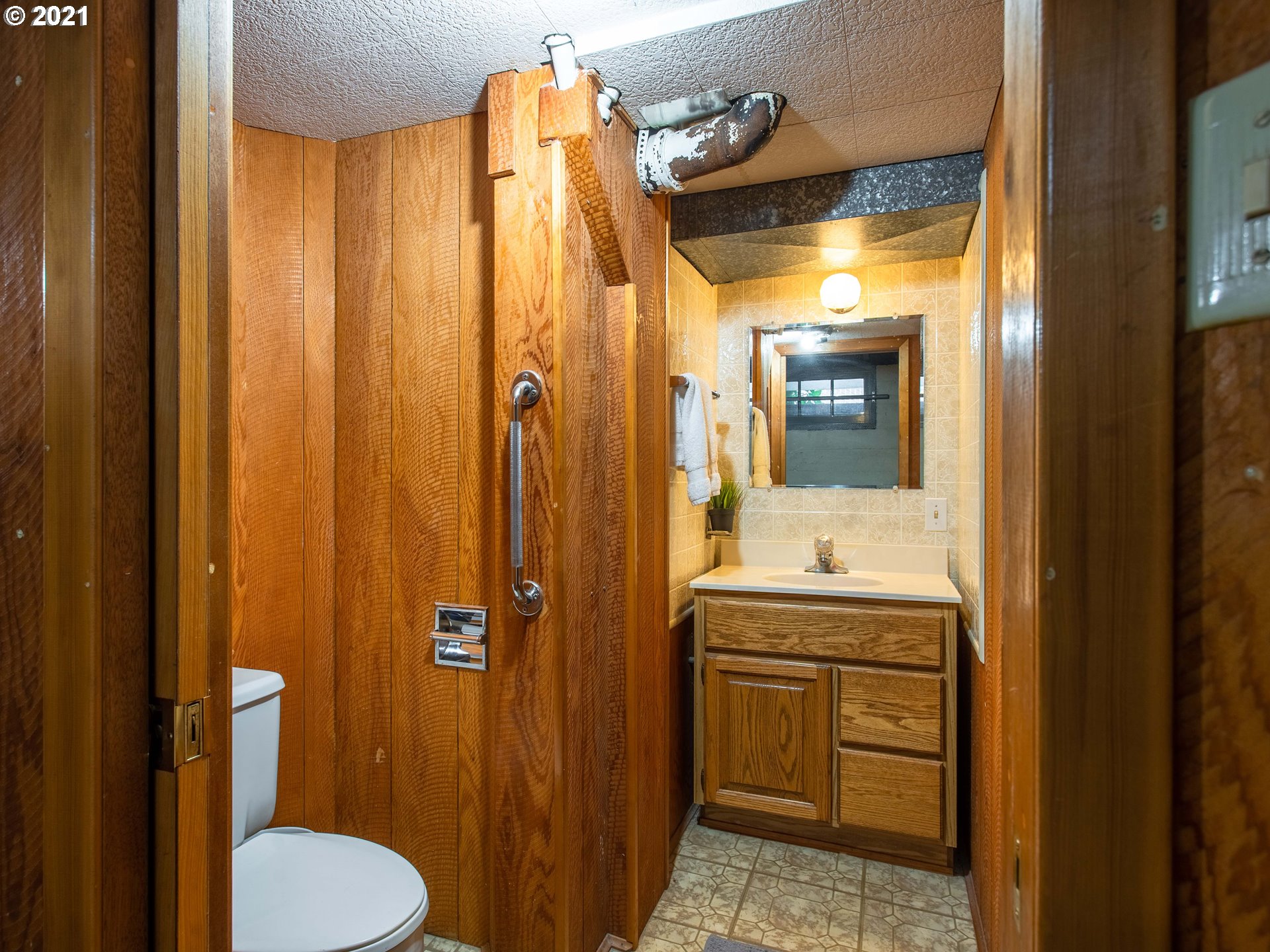 4434 Southwest Valona Way Portland, OR 97219 - Photo 26 of 31 Gallery Image 26