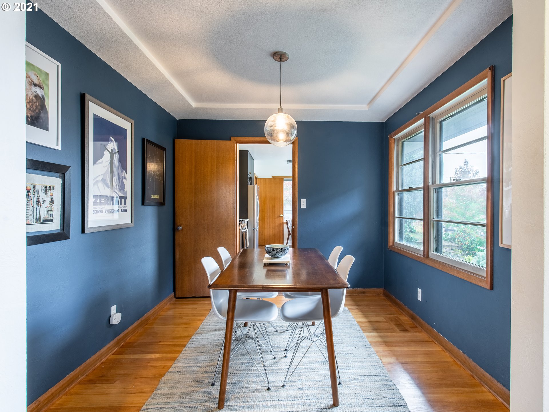 4434 Southwest Valona Way Portland, OR 97219 - Photo 9 of 31 Gallery Image 9