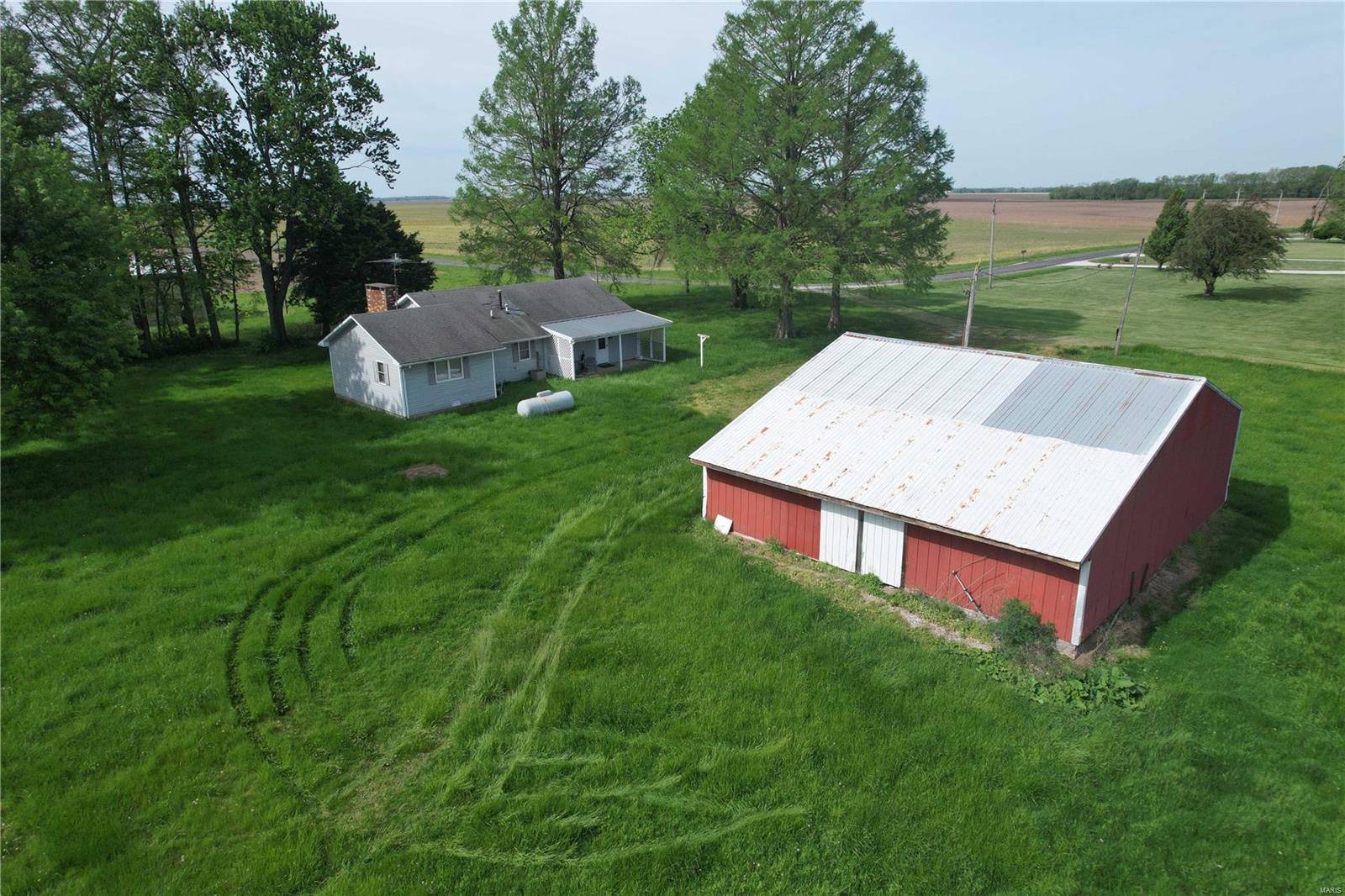 10898 Regency Road Carlinville, IL 62626 - Photo 12 of 36