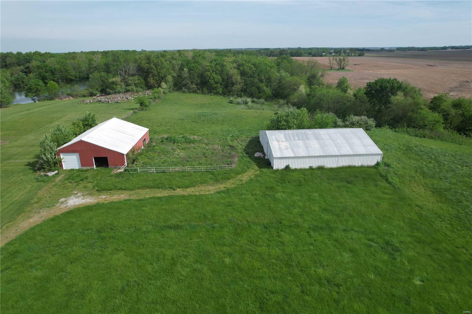 10898 Regency Road Carlinville, IL 62626 - Photo 13 of 36