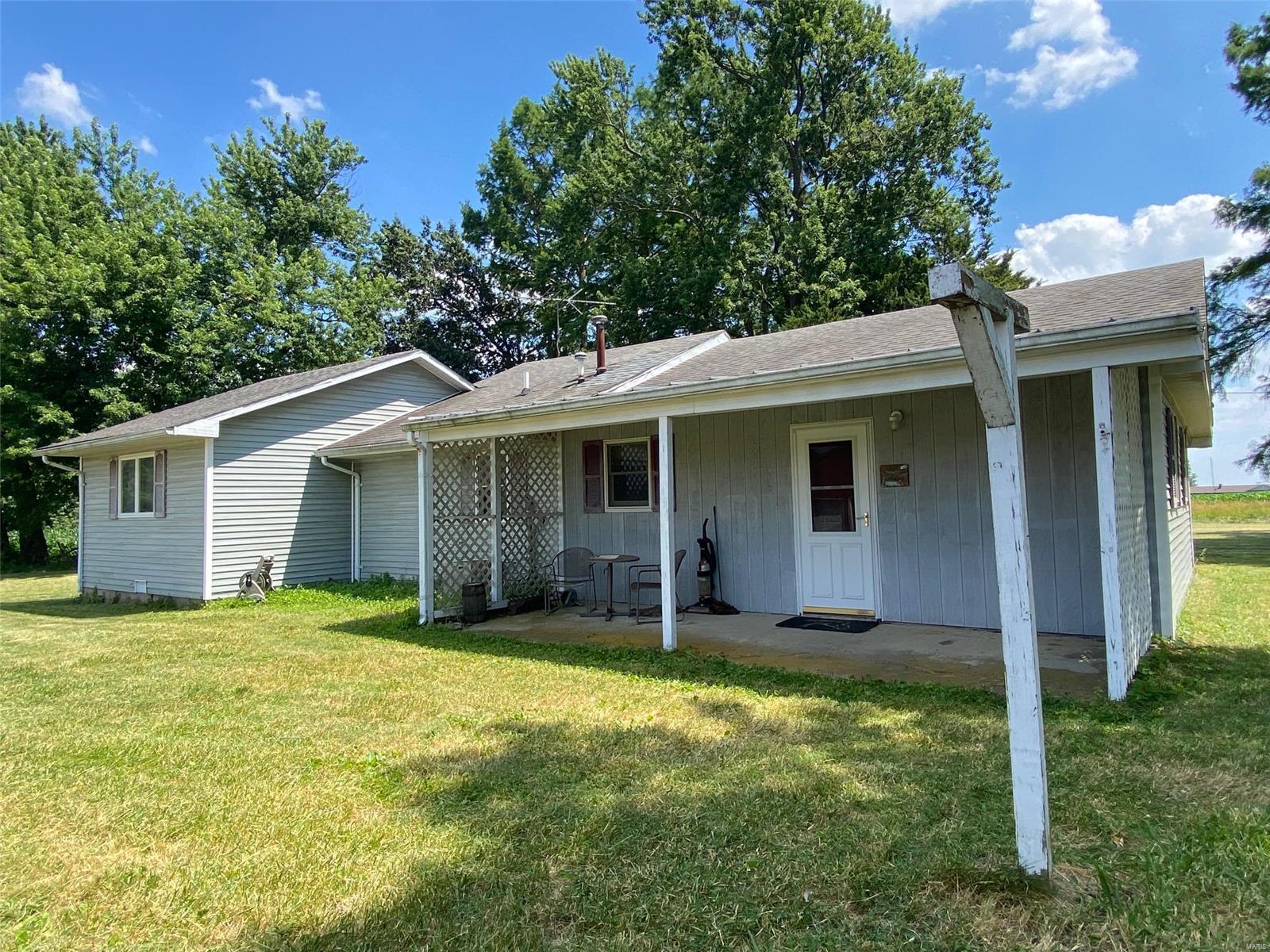 10898 Regency Road Carlinville, IL 62626 - Photo 23 of 36