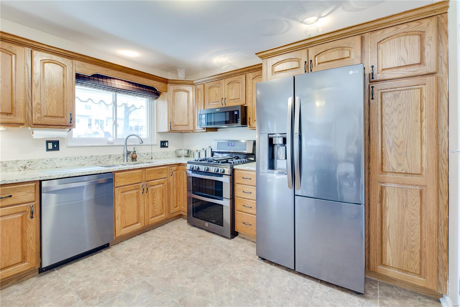 2262 Wincanton Road St. Louis, MO 63129 - Photo 14 of 37