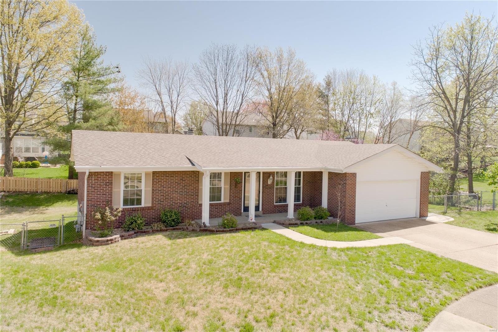 2262 Wincanton Road St. Louis, MO 63129 - Photo 3 of 37