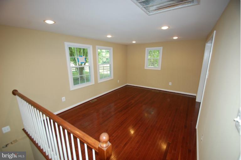 4727 Dumfries Road Catlett, VA 20119 - Photo 9 of 17 Living Room