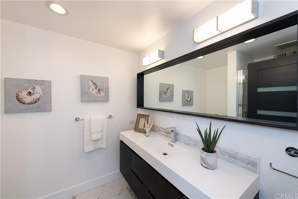 33832 Silver Lantern Street Dana Point, CA 92629 - Photo 36 of 52 European Floating Cabinets