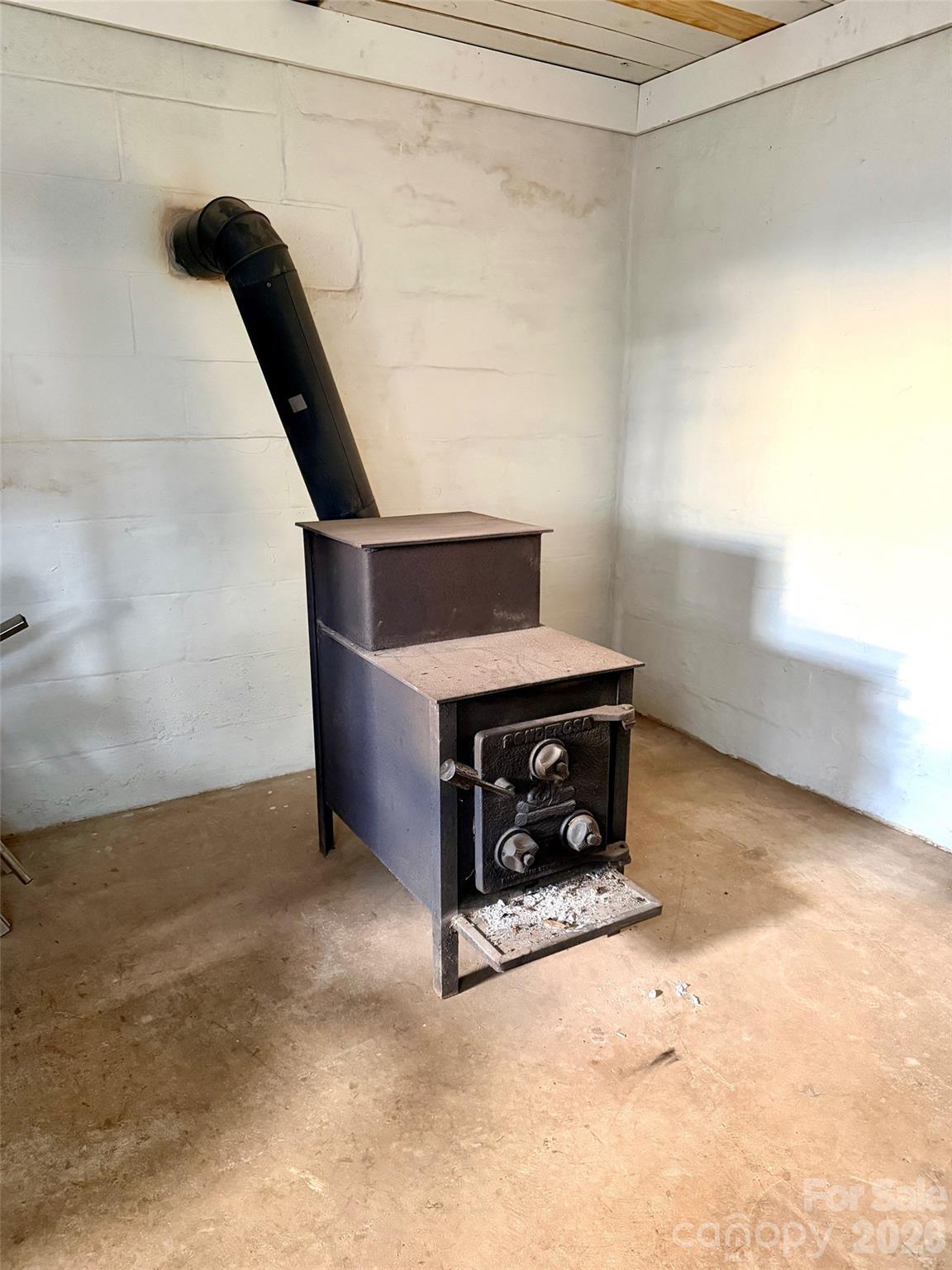 137 Clements Road Rutherfordton, NC 28139 - Photo 15 of 16 a living room with furniture