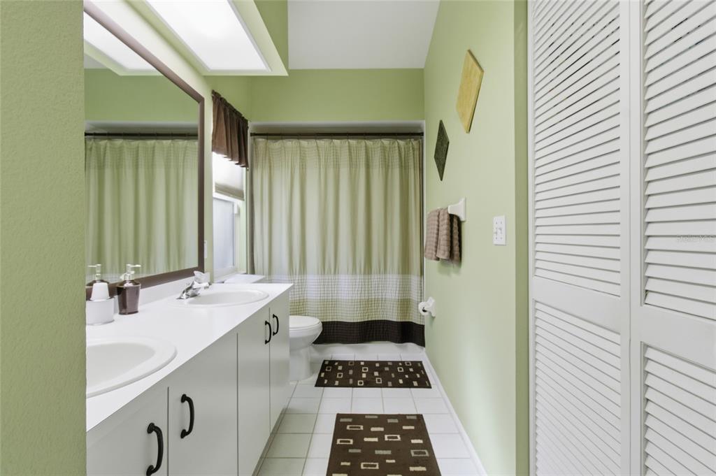 12041 68th Street Largo, FL 33773 - Photo 20 of 37