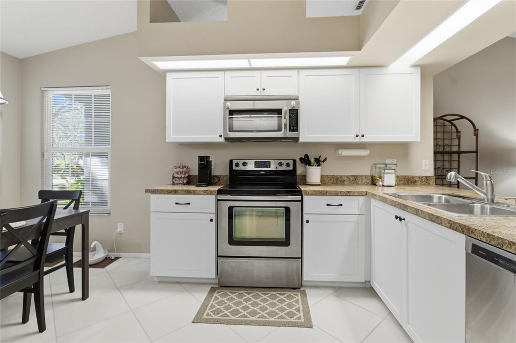 12041 68th Street Largo, FL 33773 - Photo 3 of 37