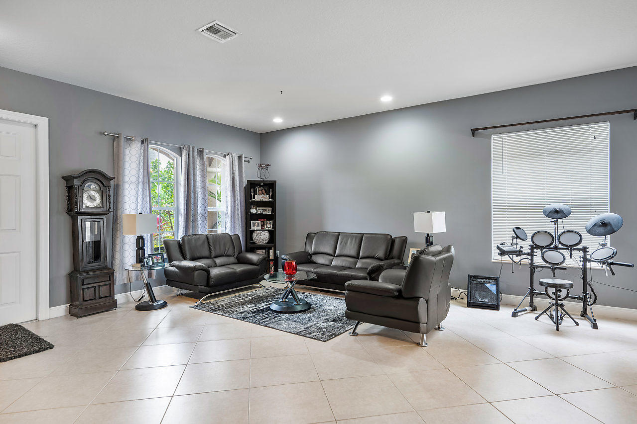 11357 Misty Ridge Way Boynton Beach, FL 33473 - Photo 17 of 51 007-11357MistyRidgeWay-BoyntonBeach-FL-s