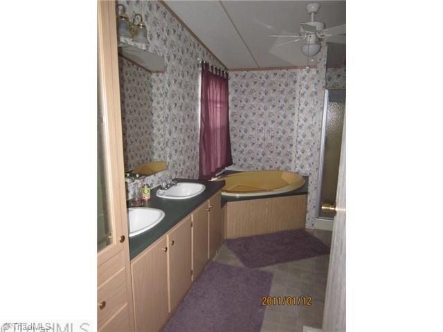 358 County Line Road Reidsville, NC 27320 - Photo 13 of 13 Master Bath/Spa. Master bath with garden tub