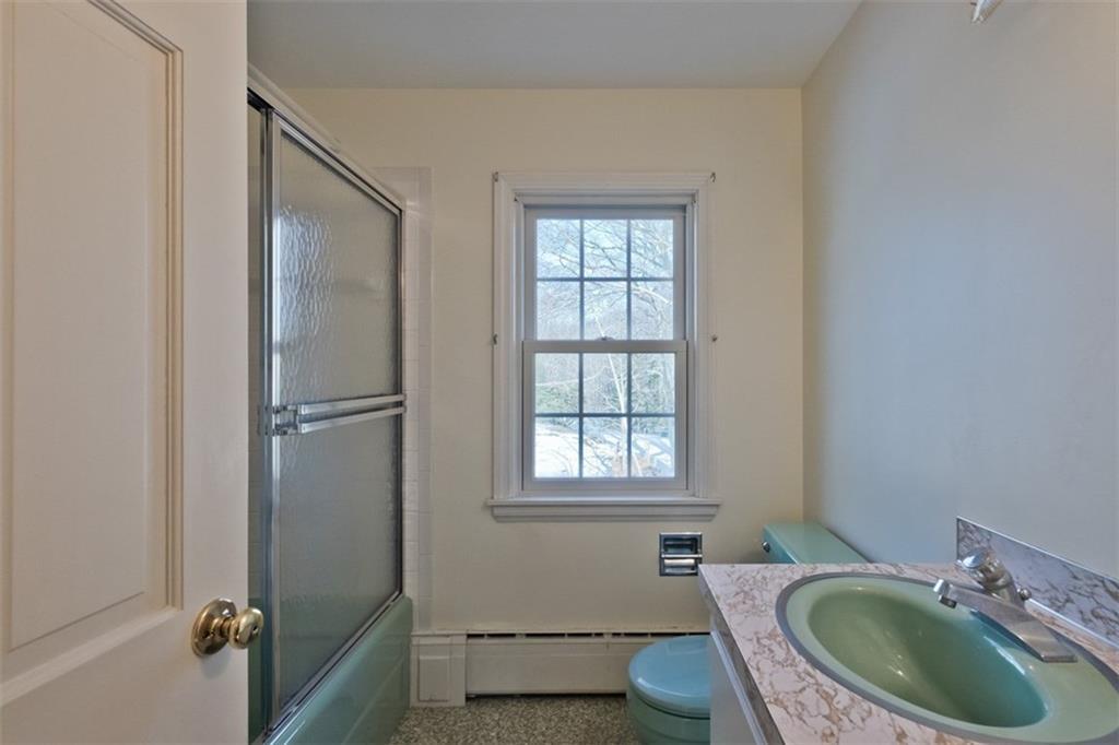 8 Katahdin Road Cape Elizabeth, ME 04107 - Photo 29 of 35 2nd Floor Full Bath